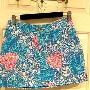 Lilly Pulitzer lined skort. Size 2. Super cute like new just too big for me.
